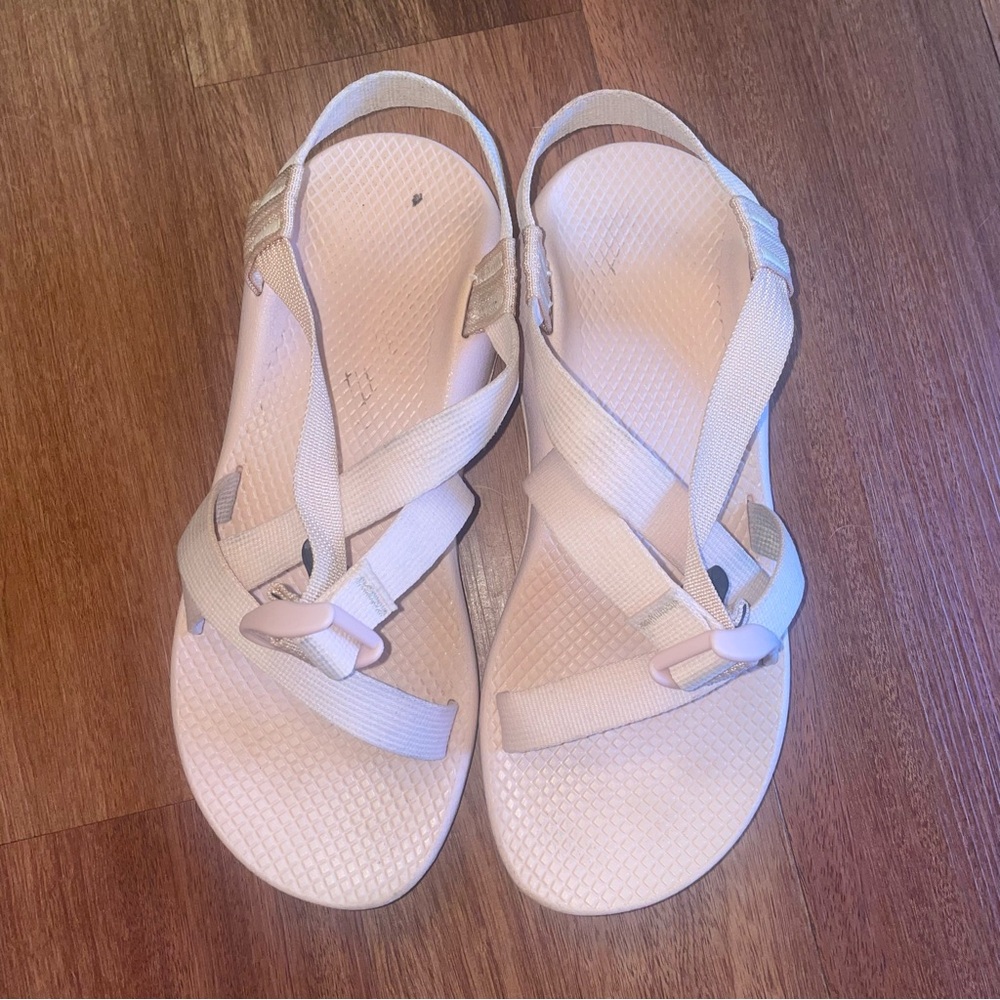BARELY USED Women's Chacos Sandals